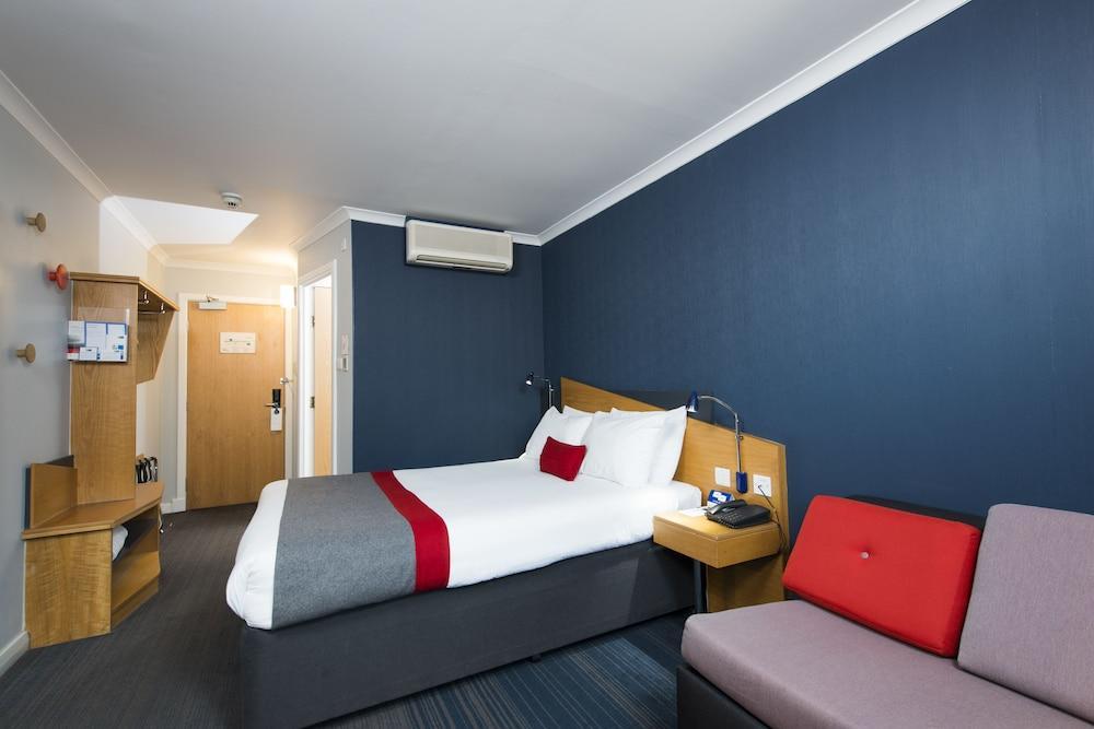 Holiday Inn Express Stirling By Ihg Экстерьер фото
