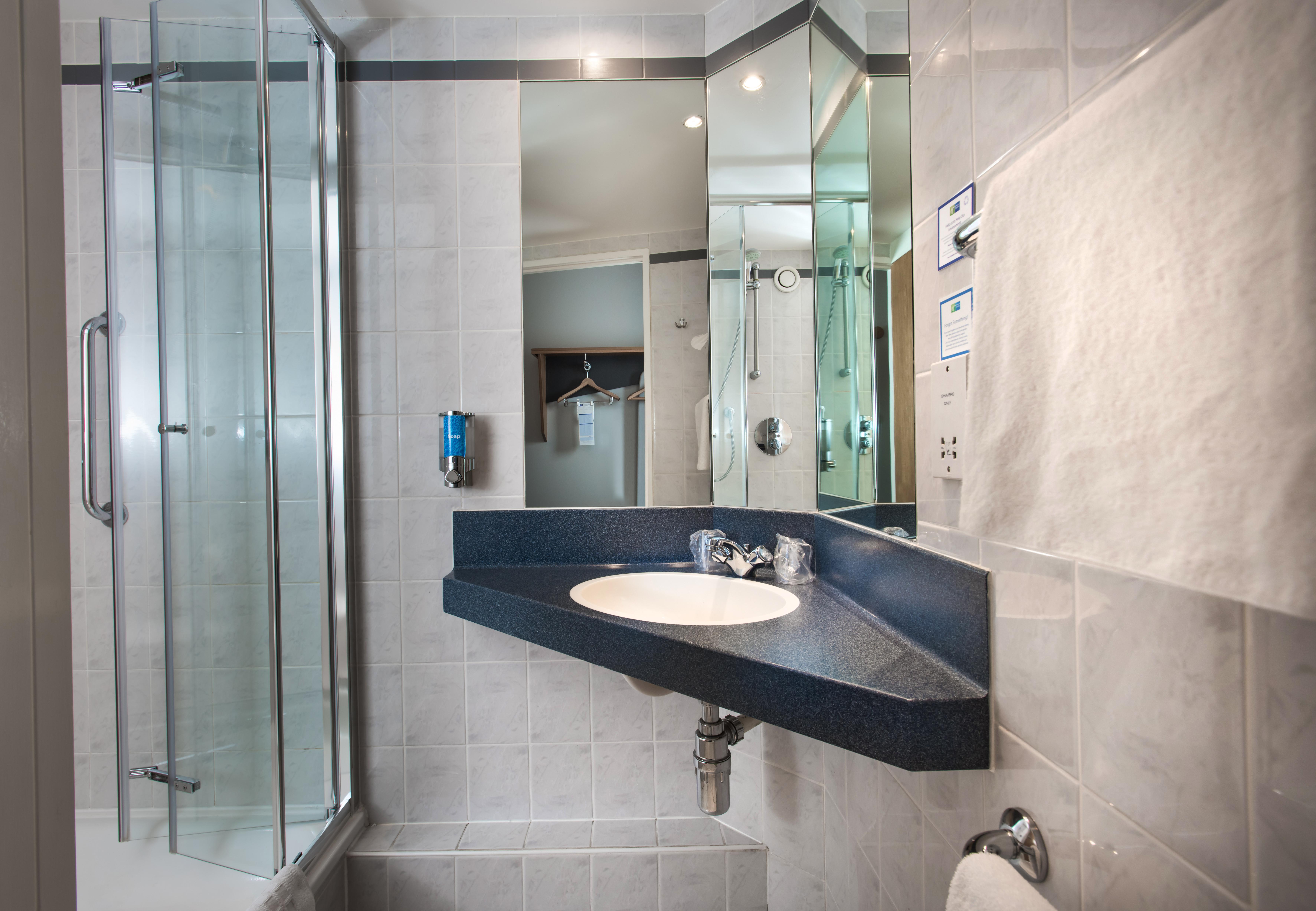 Holiday Inn Express Stirling By Ihg Экстерьер фото