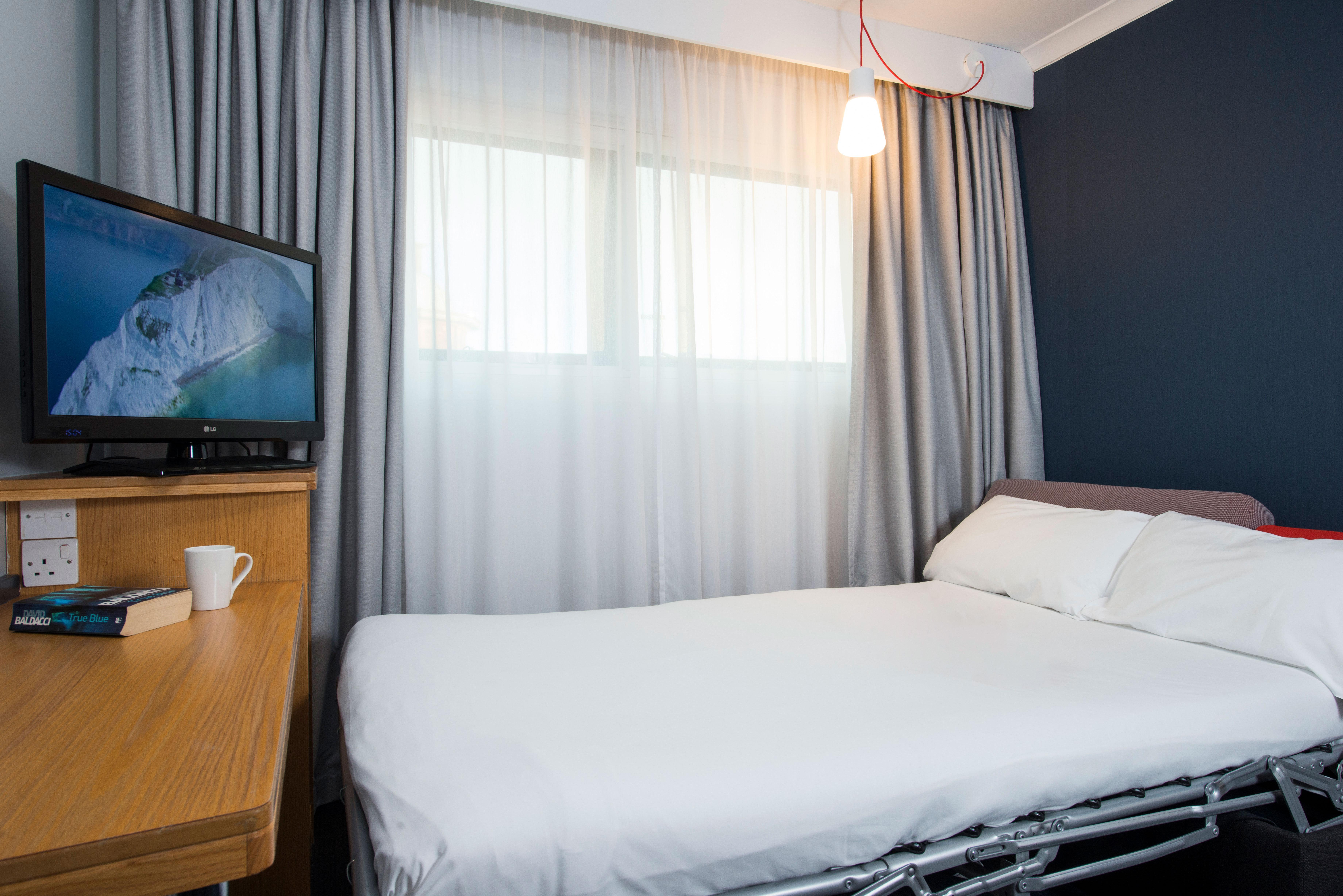 Holiday Inn Express Stirling By Ihg Экстерьер фото