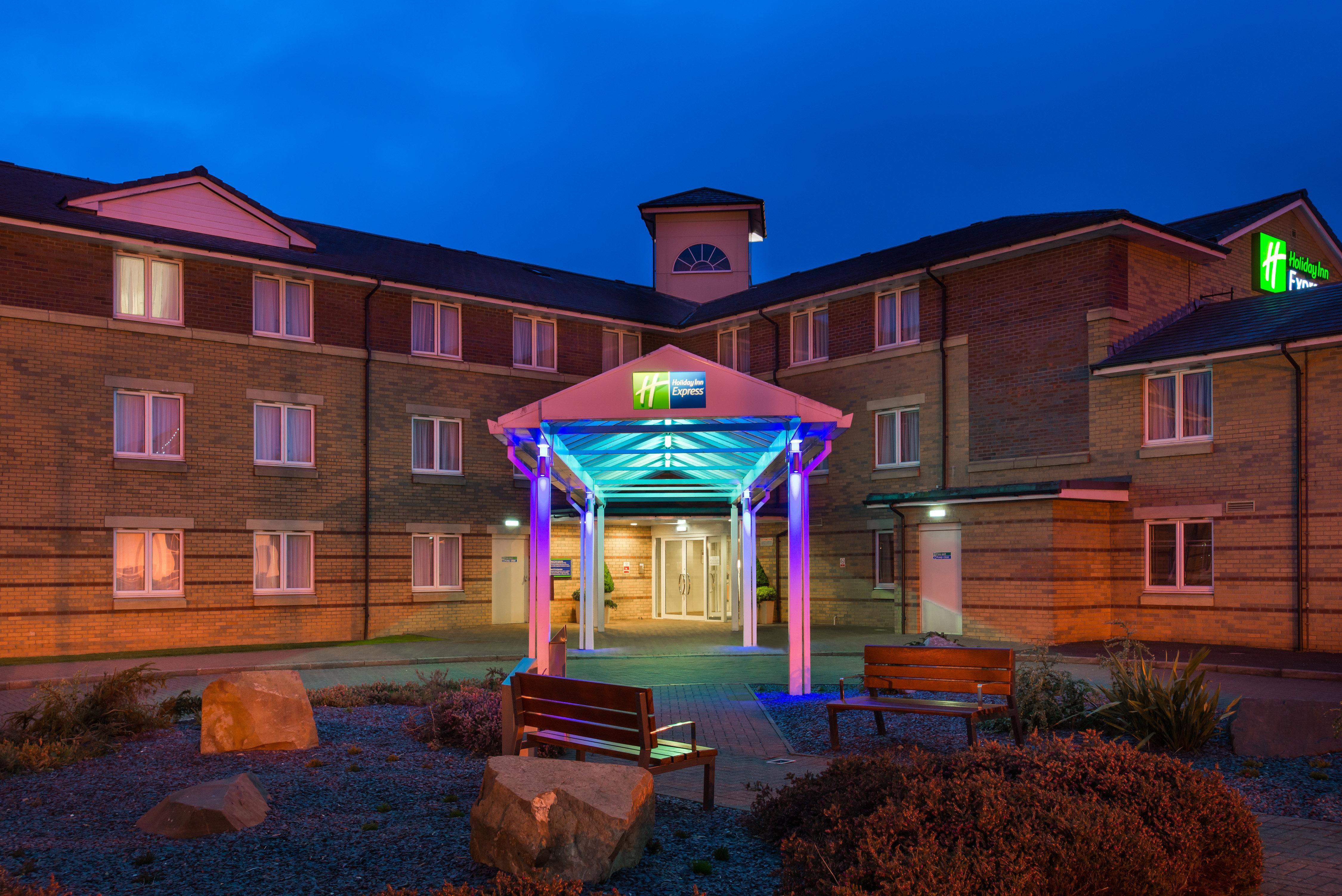 Holiday Inn Express Stirling By Ihg Экстерьер фото