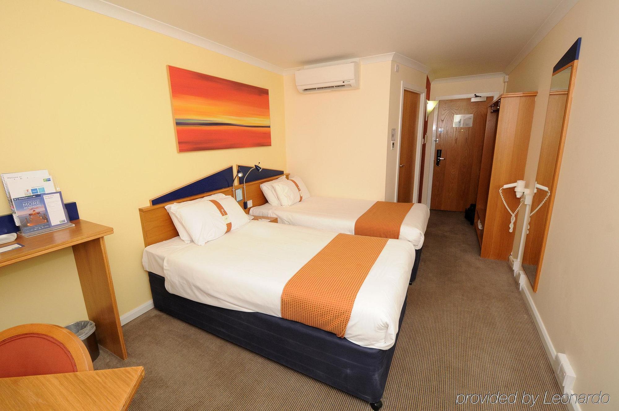 Holiday Inn Express Stirling By Ihg Экстерьер фото