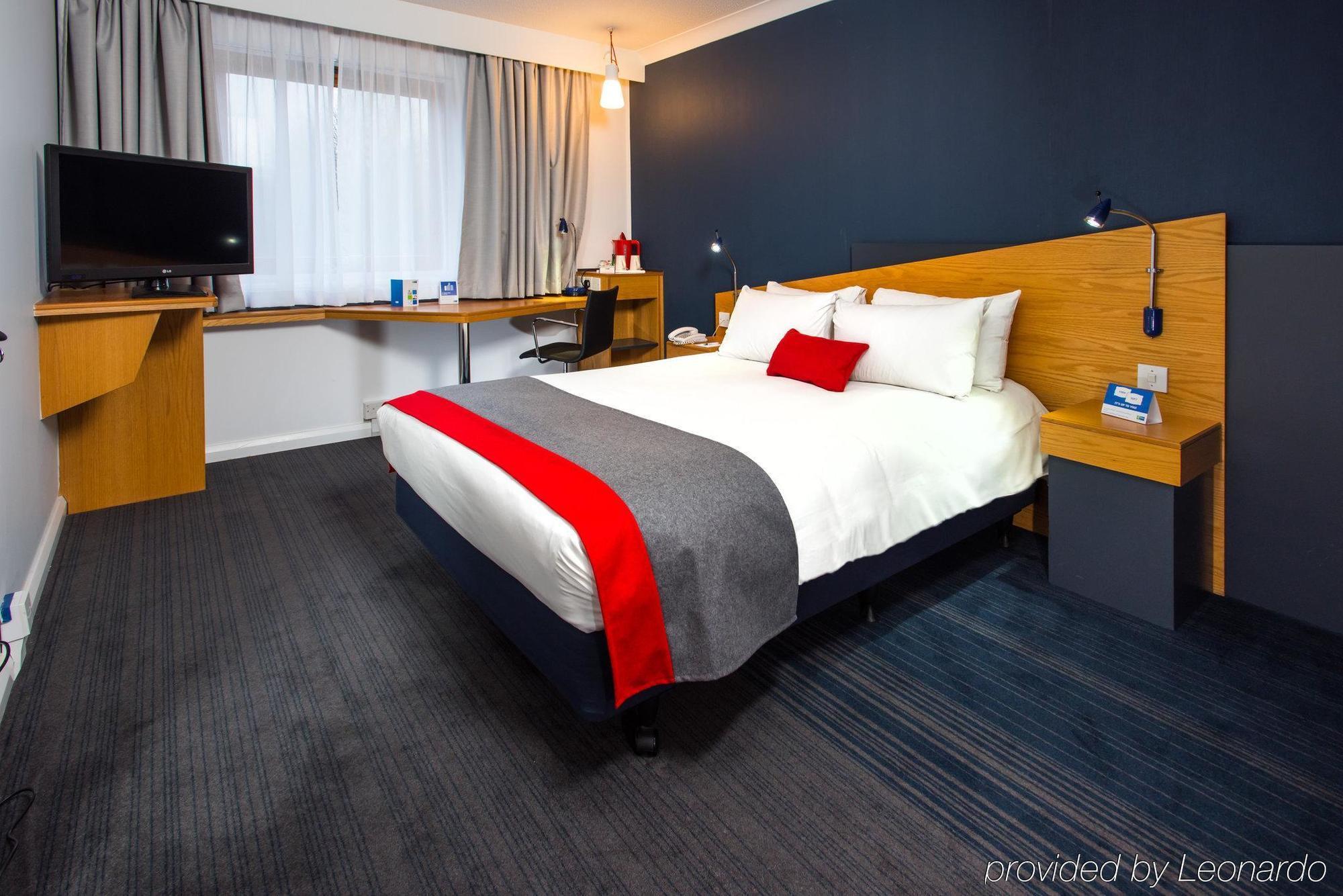 Holiday Inn Express Stirling By Ihg Экстерьер фото