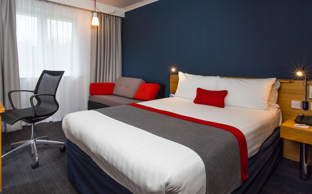 Holiday Inn Express Stirling By Ihg Экстерьер фото