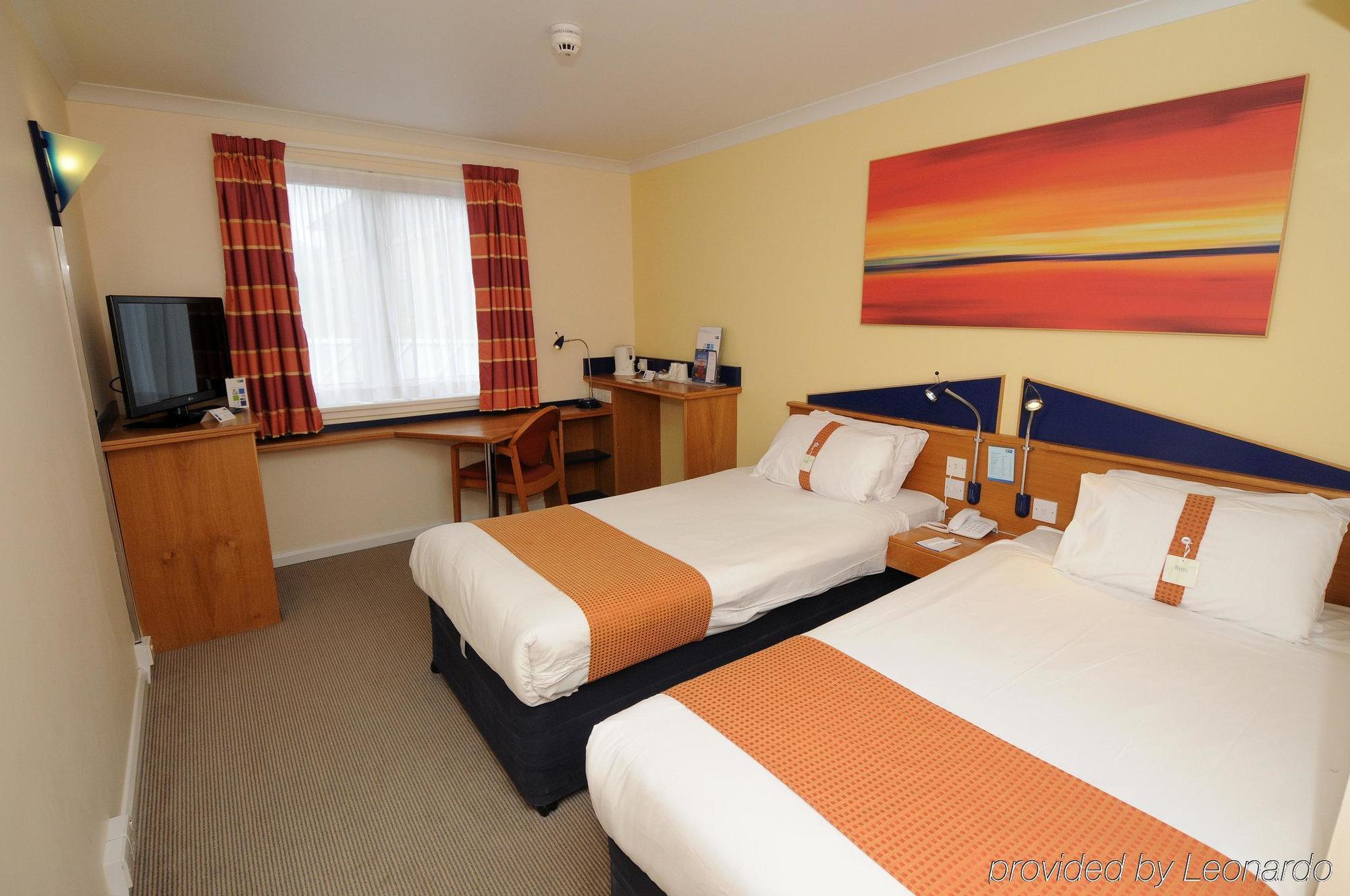 Holiday Inn Express Stirling By Ihg Экстерьер фото