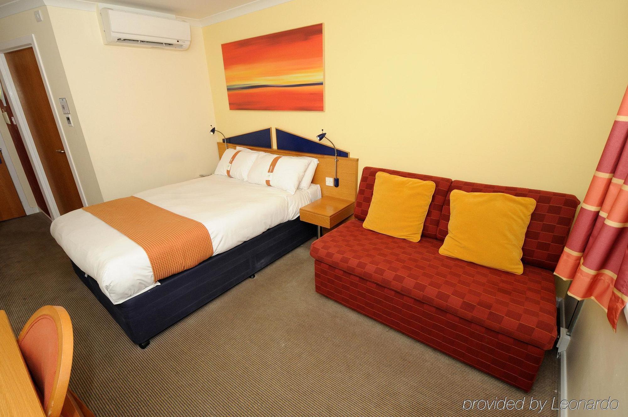 Holiday Inn Express Stirling By Ihg Экстерьер фото
