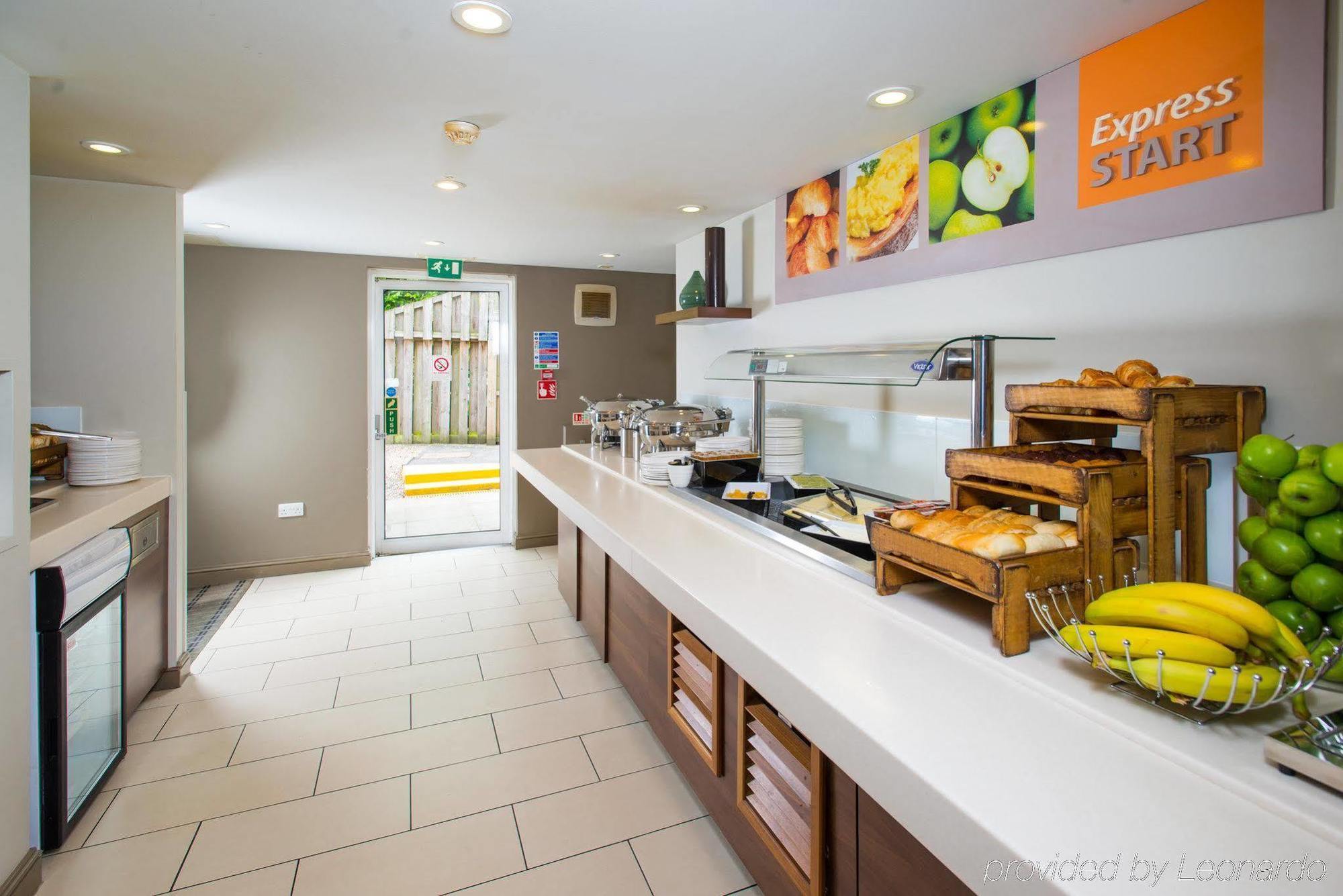 Holiday Inn Express Stirling By Ihg Экстерьер фото