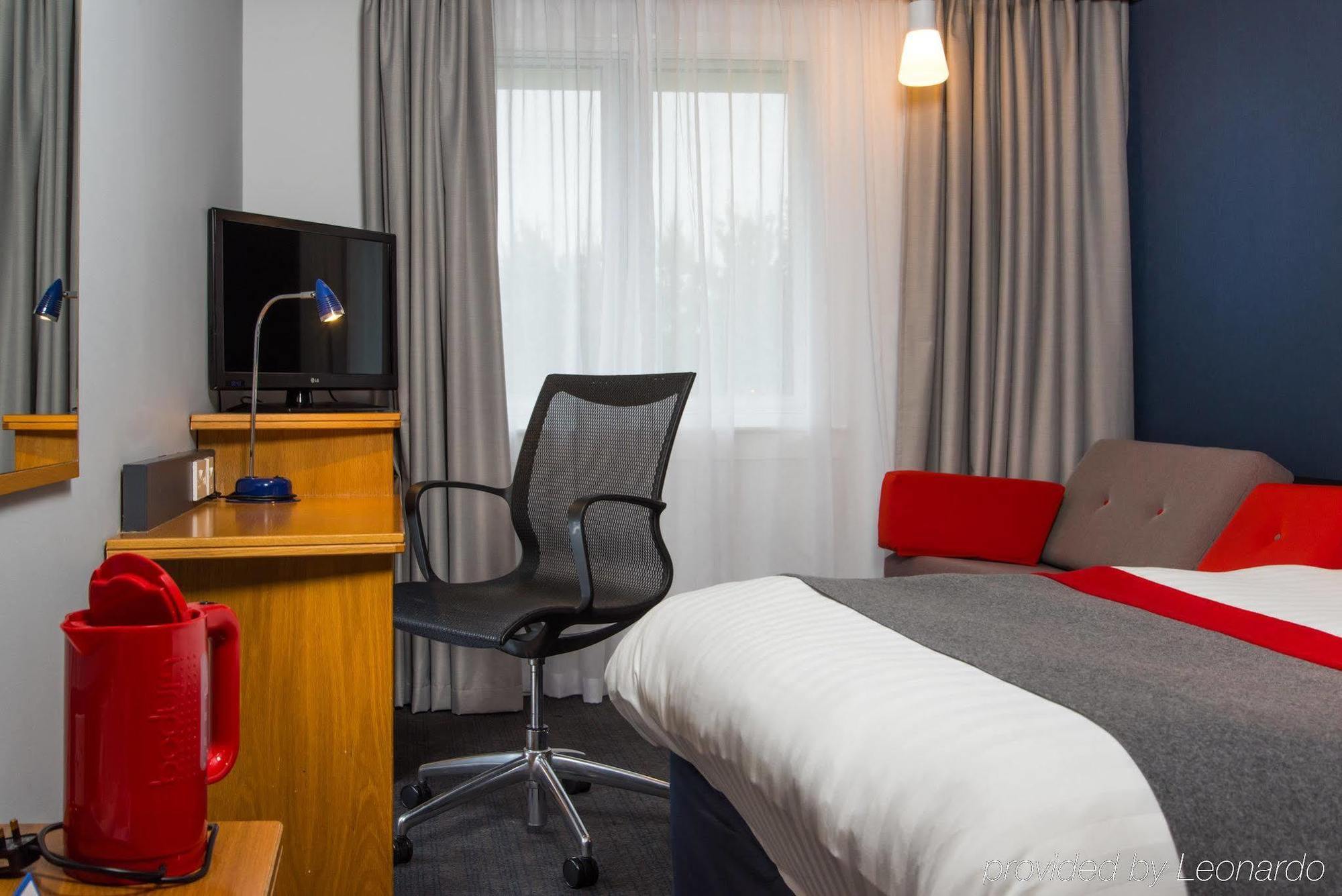 Holiday Inn Express Stirling By Ihg Экстерьер фото