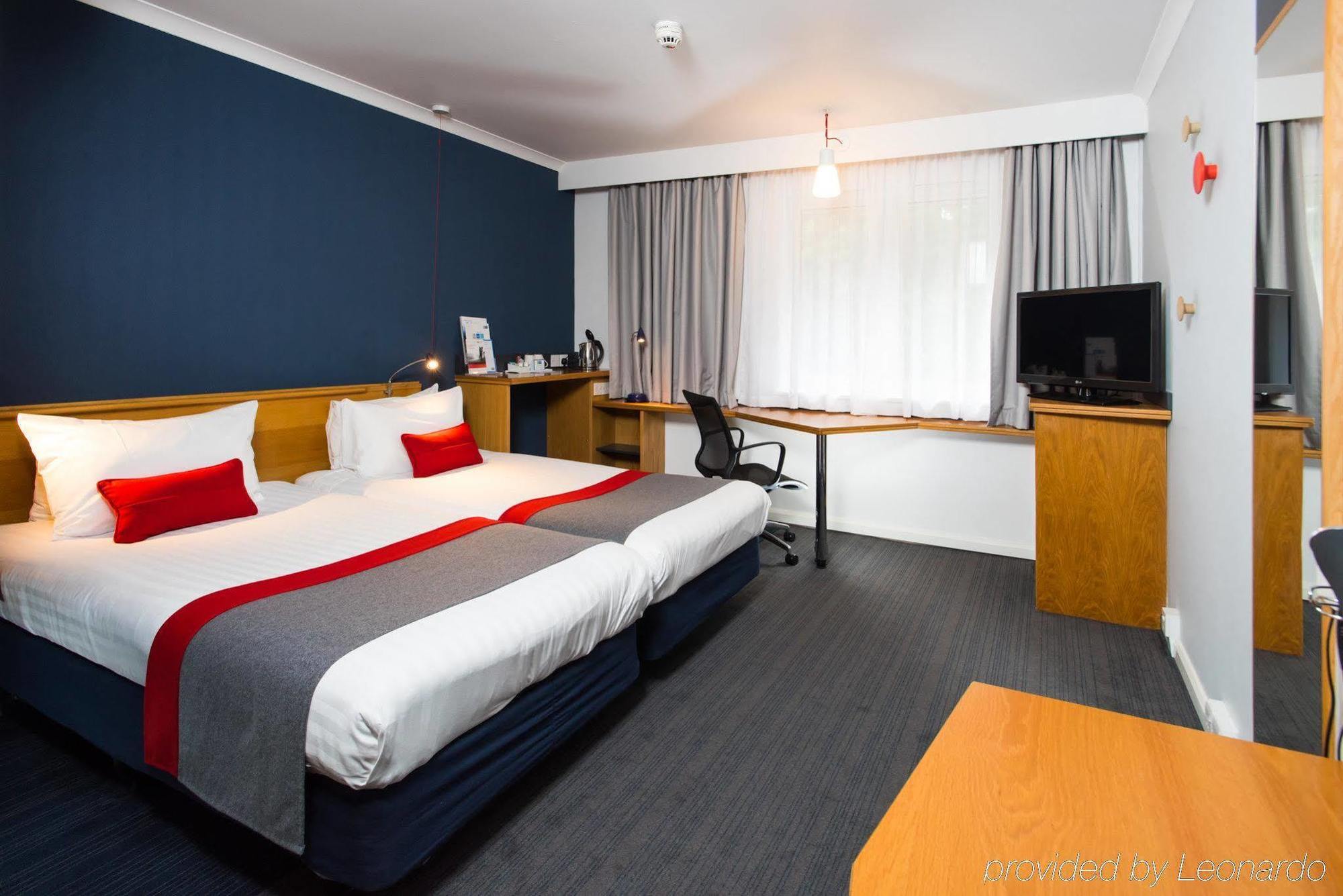 Holiday Inn Express Stirling By Ihg Экстерьер фото