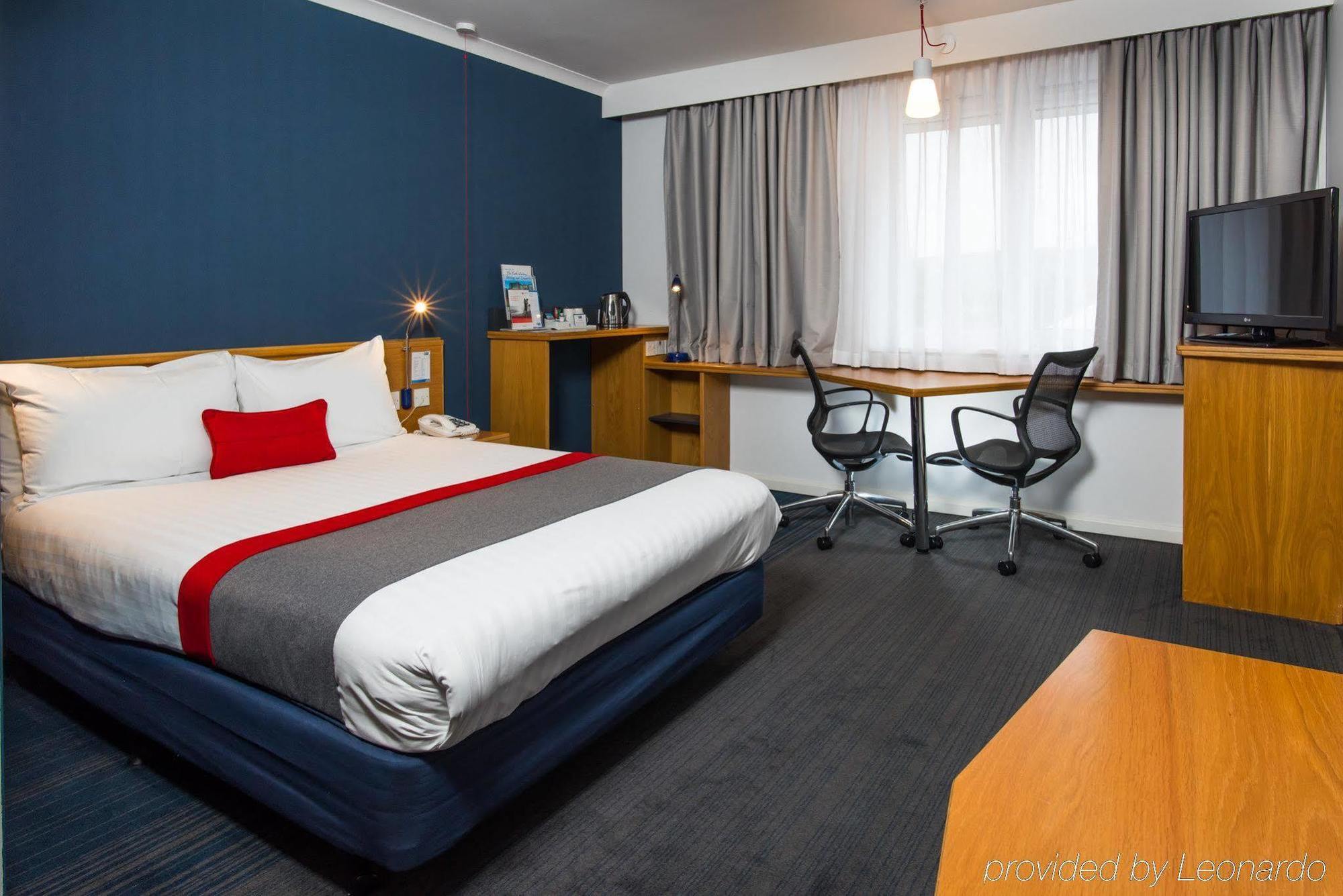 Holiday Inn Express Stirling By Ihg Экстерьер фото