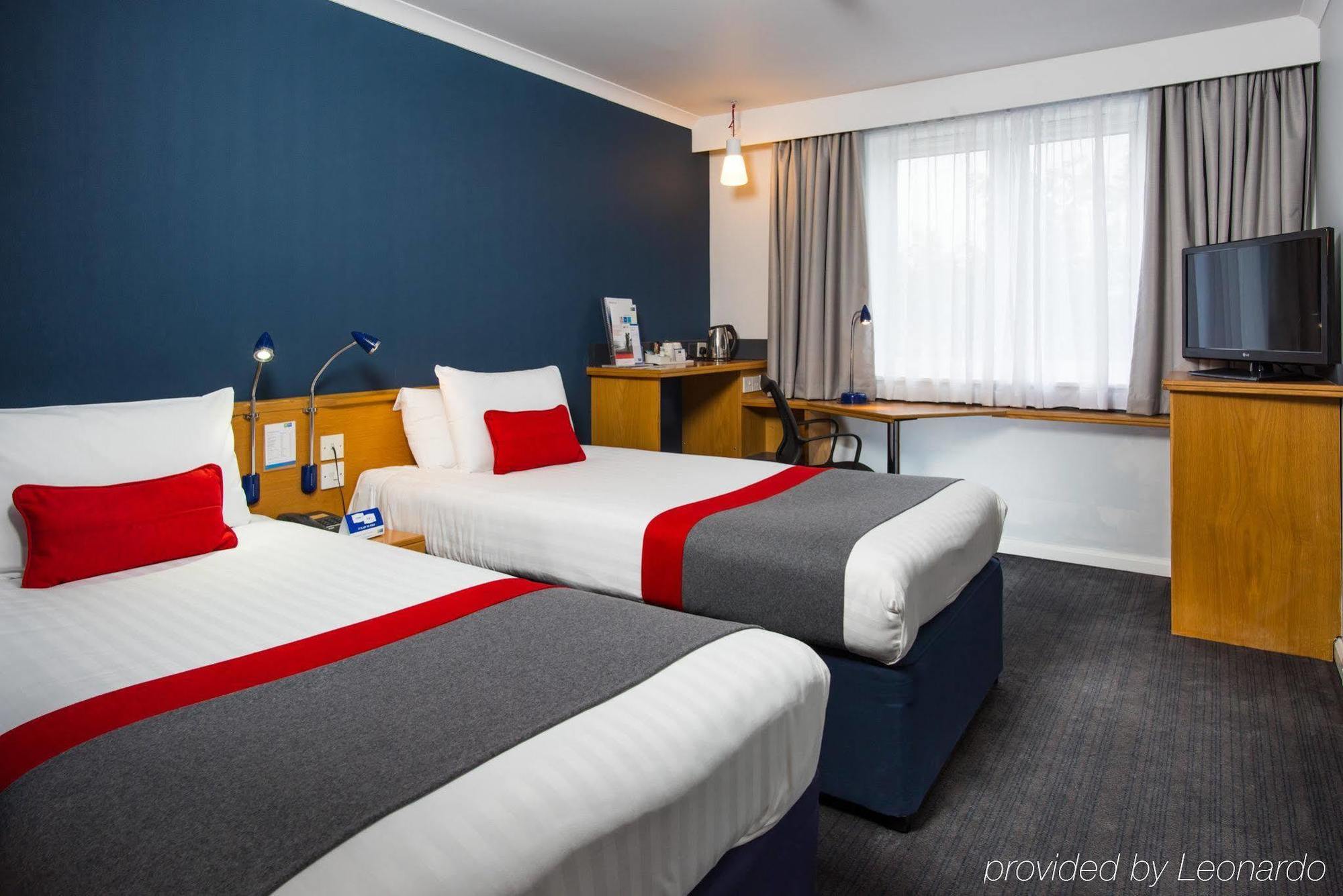 Holiday Inn Express Stirling By Ihg Экстерьер фото