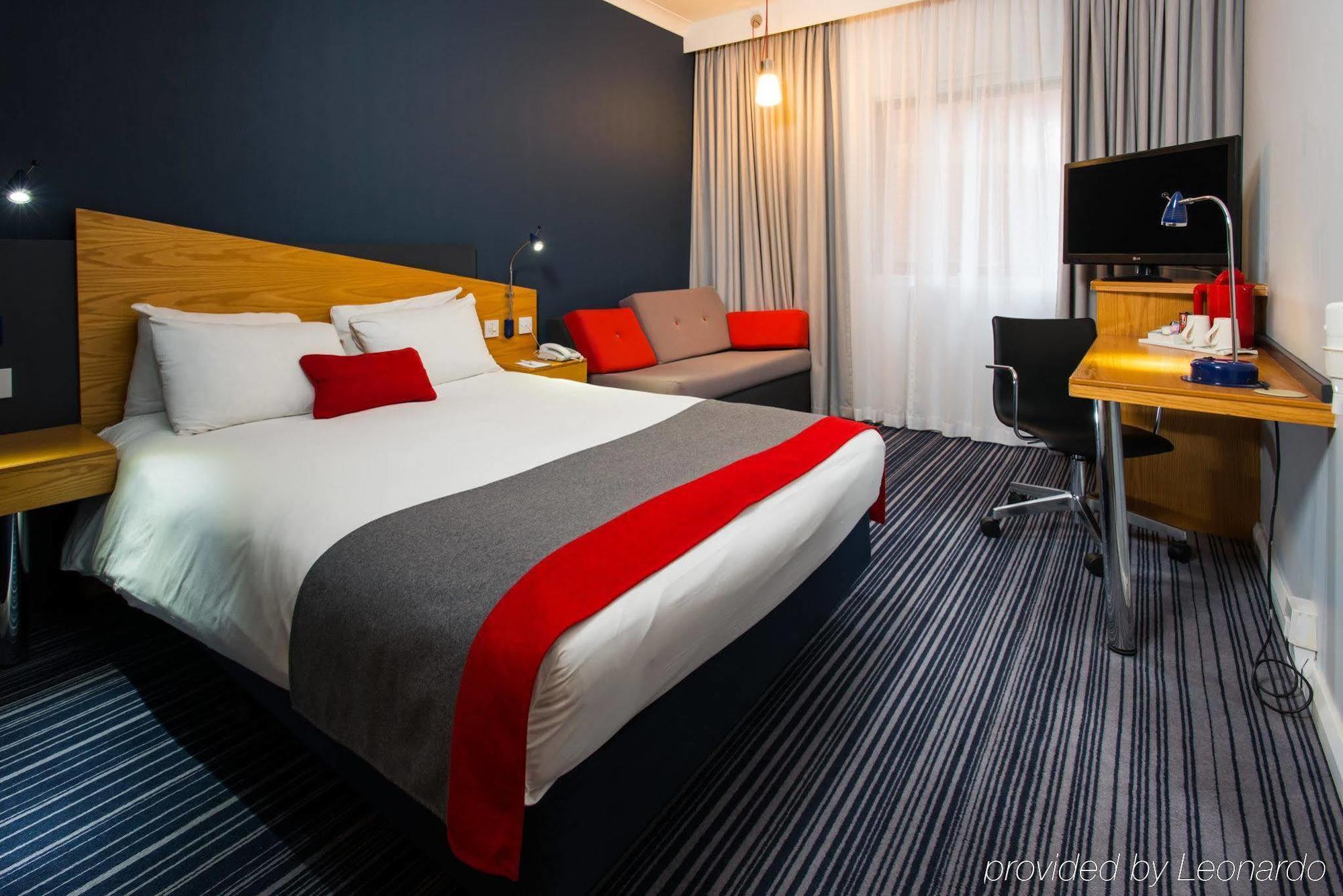Holiday Inn Express Stirling By Ihg Экстерьер фото