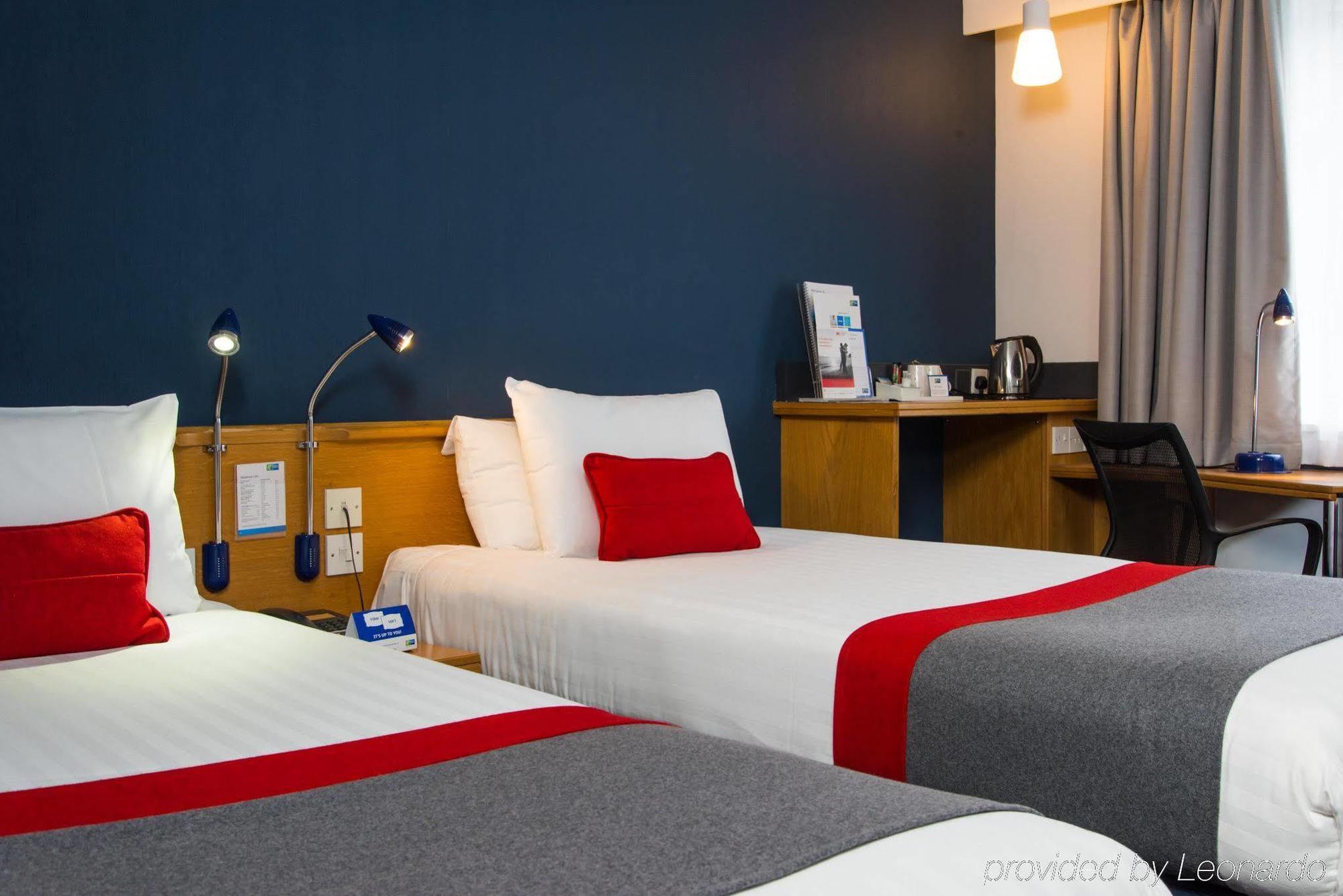 Holiday Inn Express Stirling By Ihg Экстерьер фото