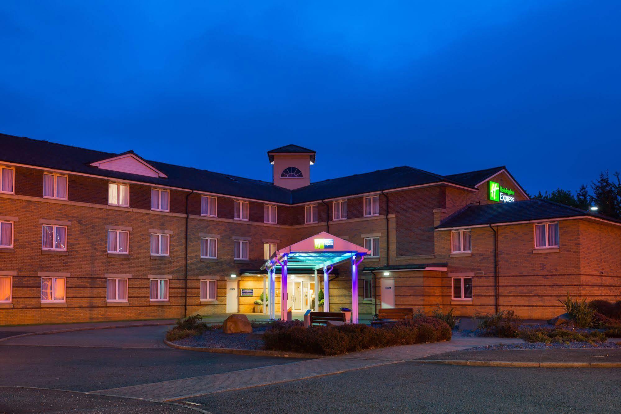 Holiday Inn Express Stirling By Ihg Экстерьер фото