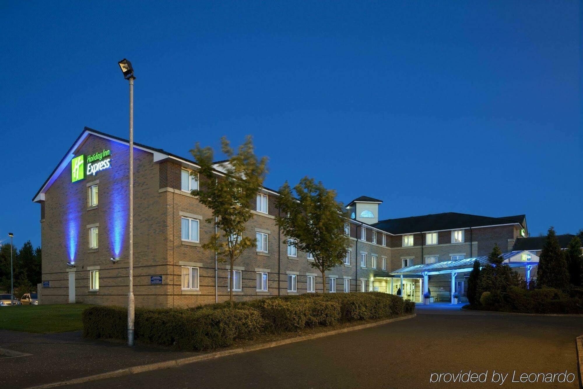 Holiday Inn Express Stirling By Ihg Экстерьер фото