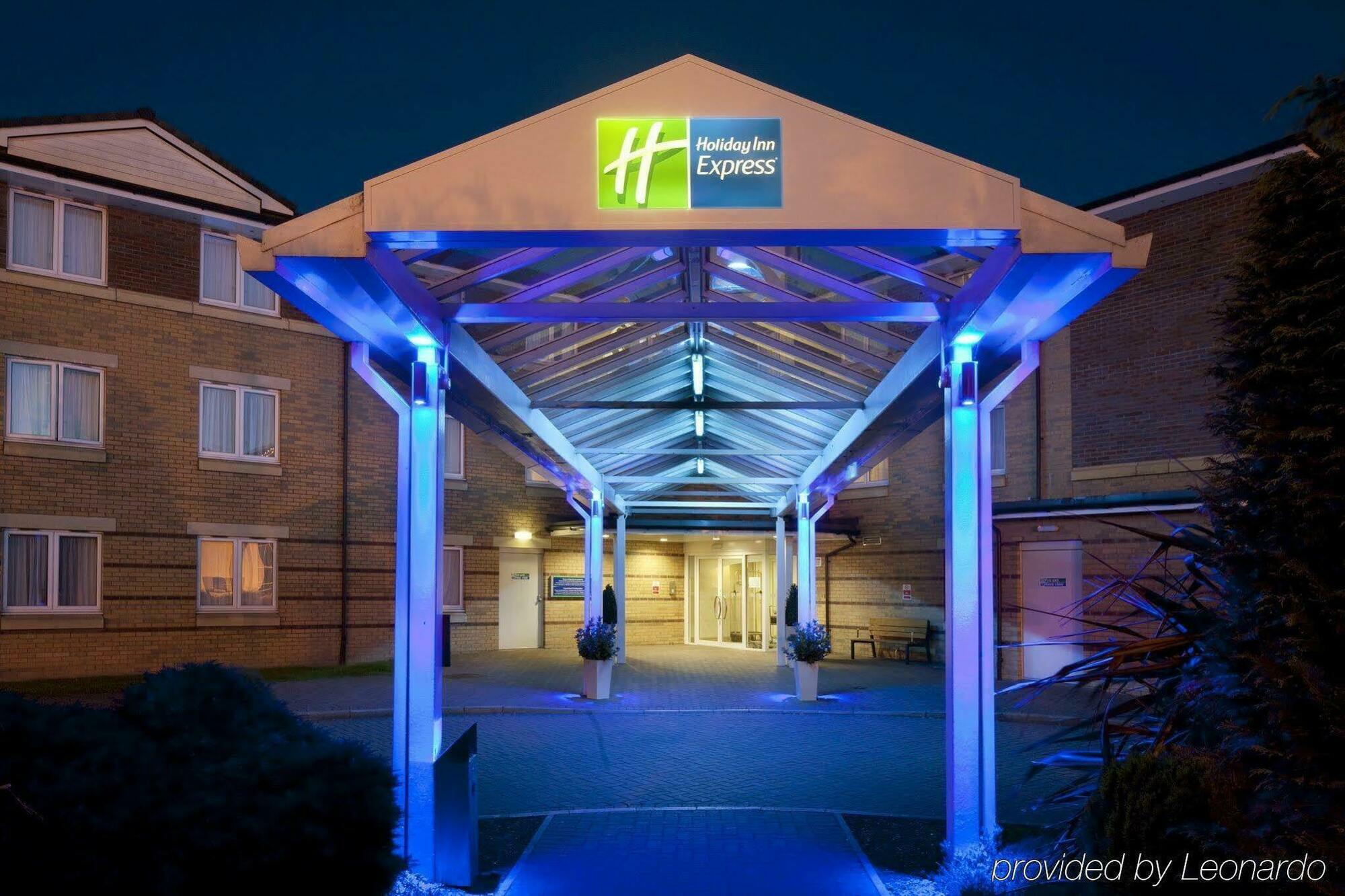 Holiday Inn Express Stirling By Ihg Экстерьер фото
